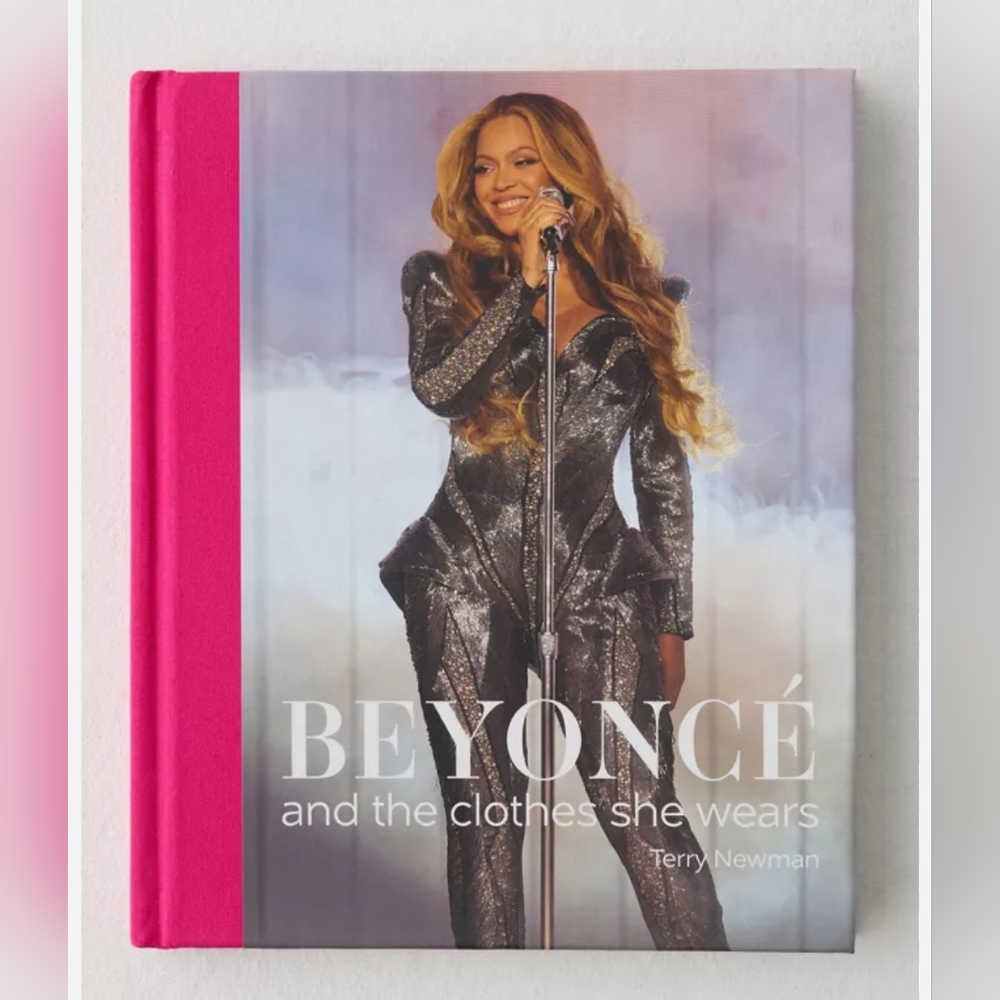 Beyoncé: And The Clothes She Wears By Terry Newman - Beyonce